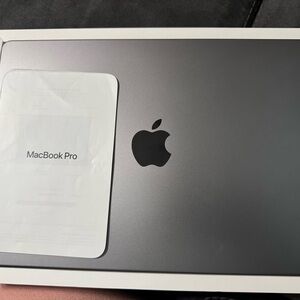 Apple MacBook Pro 14" - Sleek Gray
